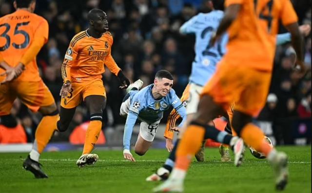 开云体育官网-专家团痛批曼城：幼稚战术招致皇马翻盘，悬念已死